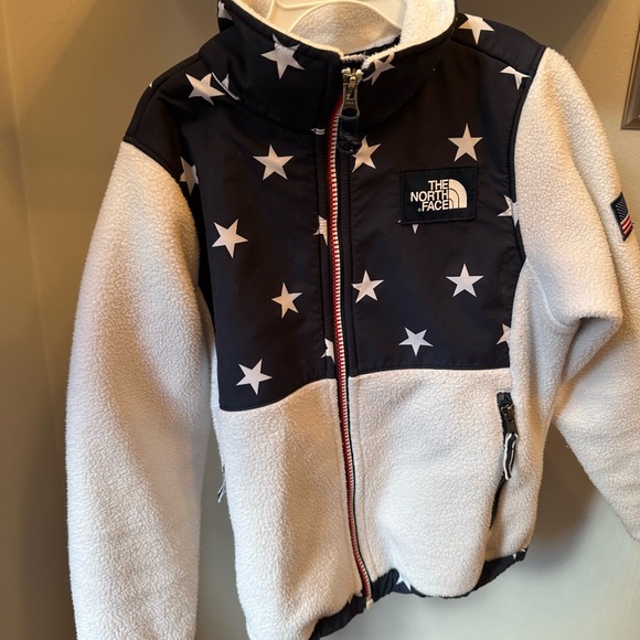 Girls North Face Denali Jacket with matching hat - Picture 10 of 11